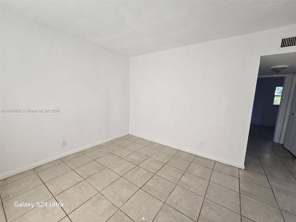 For Rent: $1,600 (2 beds, 1 baths, 709 Square Feet)