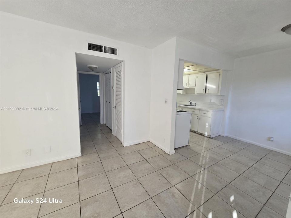 For Rent: $1,600 (2 beds, 1 baths, 709 Square Feet)