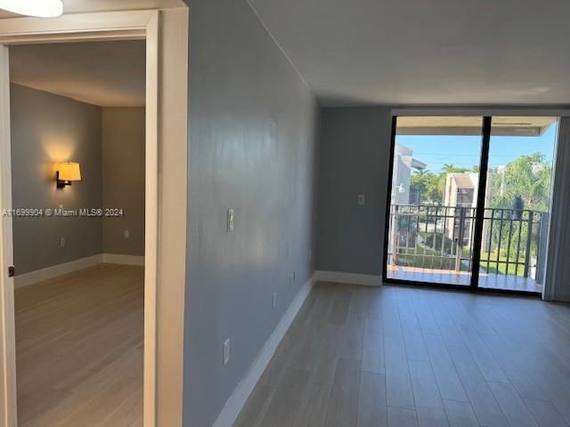 For Rent: $2,250 (1 beds, 1 baths, 760 Square Feet)