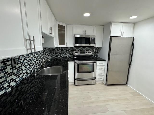 For Rent: $2,250 (1 beds, 1 baths, 760 Square Feet)