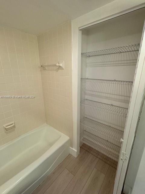 For Rent: $2,250 (1 beds, 1 baths, 760 Square Feet)