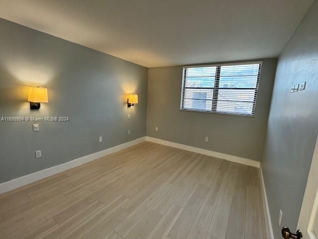 For Rent: $2,250 (1 beds, 1 baths, 760 Square Feet)