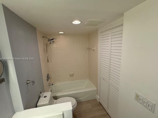 For Rent: $2,250 (1 beds, 1 baths, 760 Square Feet)