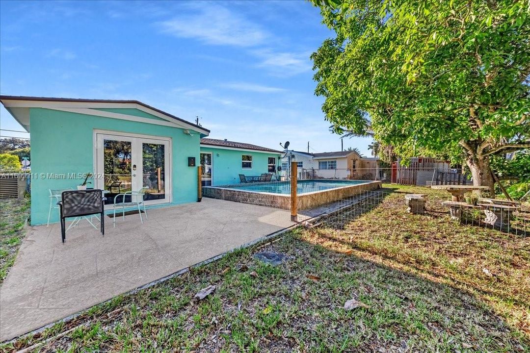 For Sale: $540,000 (3 beds, 2 baths, 1444 Square Feet)