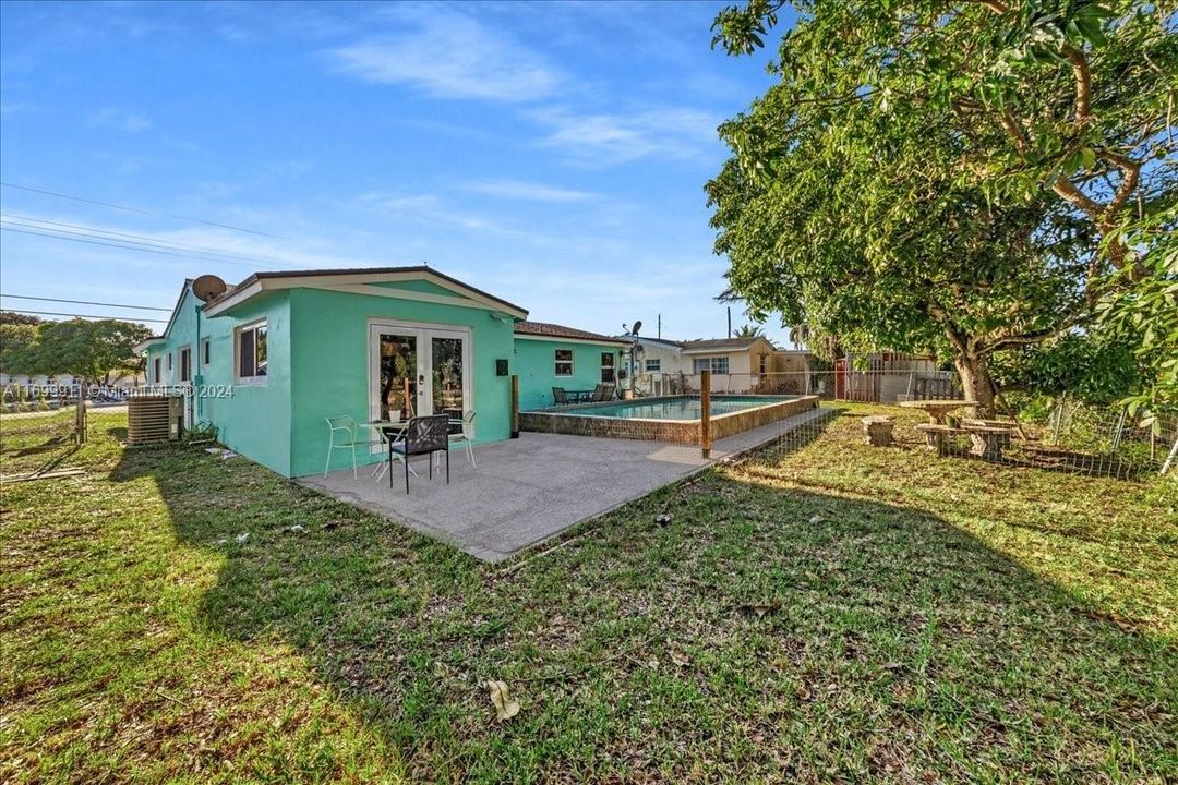 For Sale: $540,000 (3 beds, 2 baths, 1444 Square Feet)