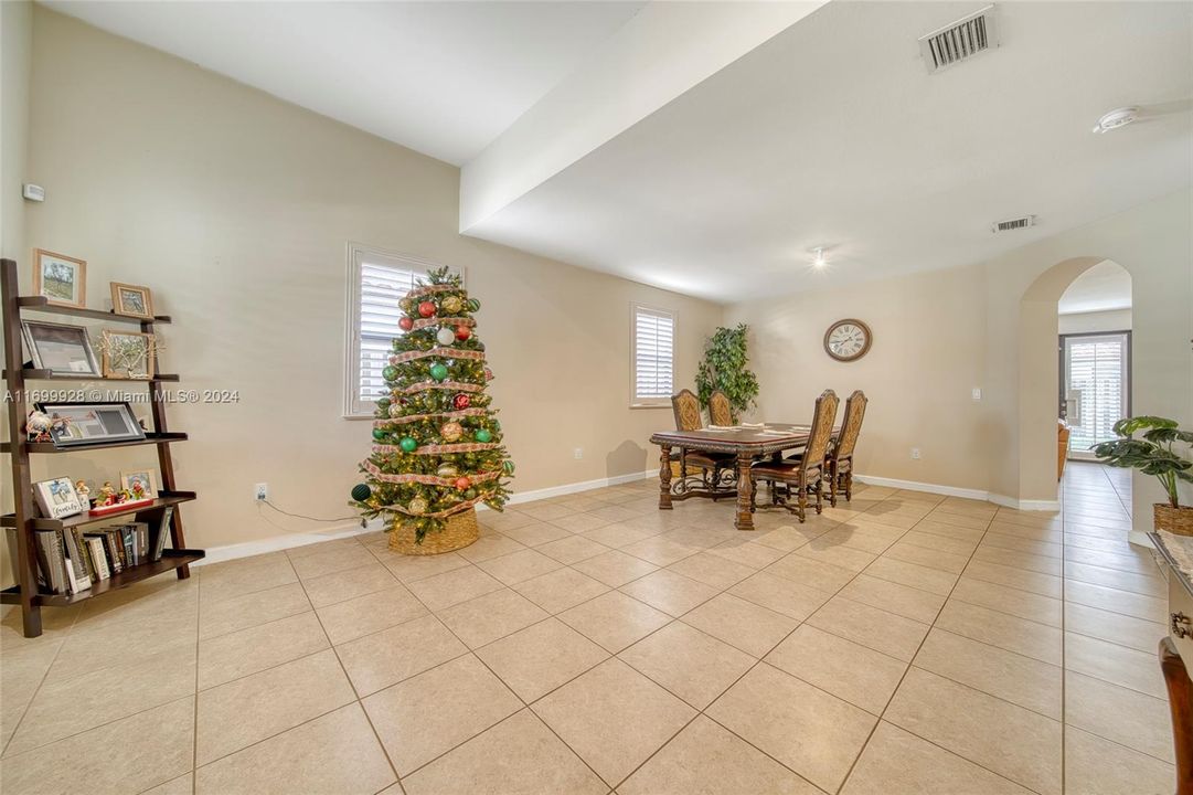 Dining/Family/Sitting Room.