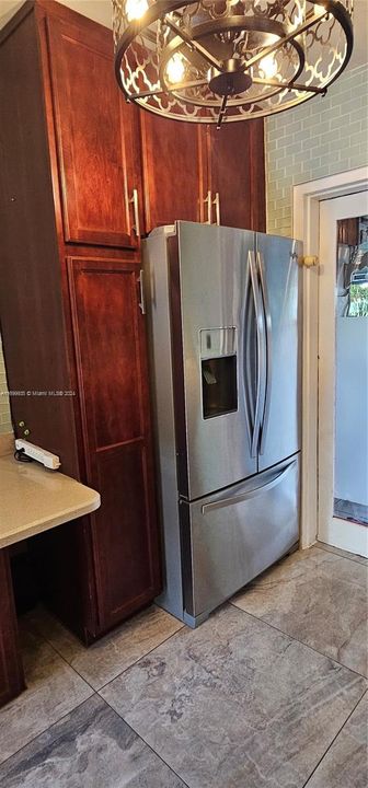 For Rent: $2,500 (2 beds, 1 baths, 1127 Square Feet)