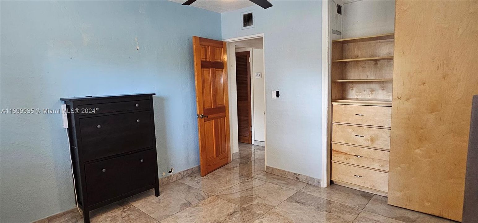 For Rent: $2,500 (2 beds, 1 baths, 1127 Square Feet)