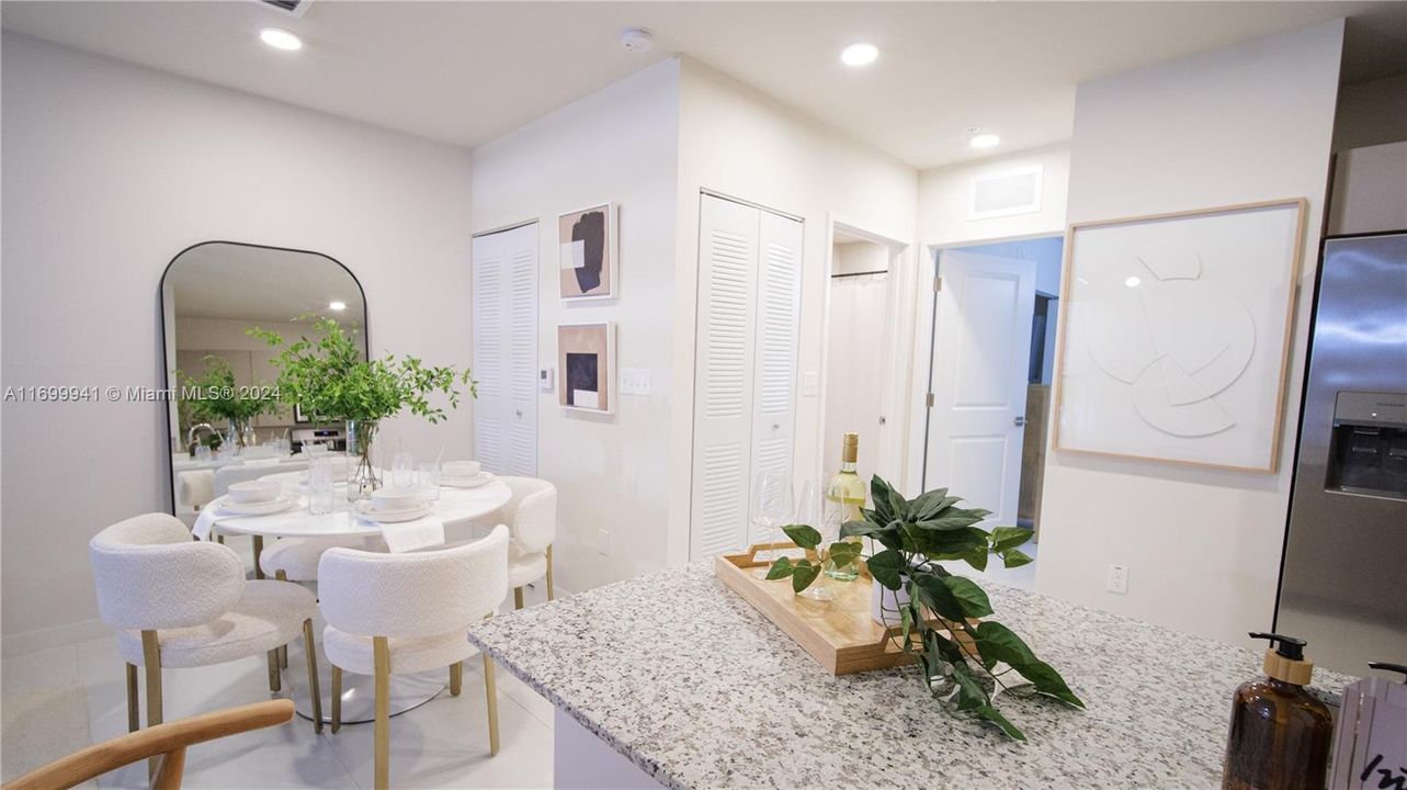 For Sale: $532,000 (1 beds, 1 baths, 703 Square Feet)