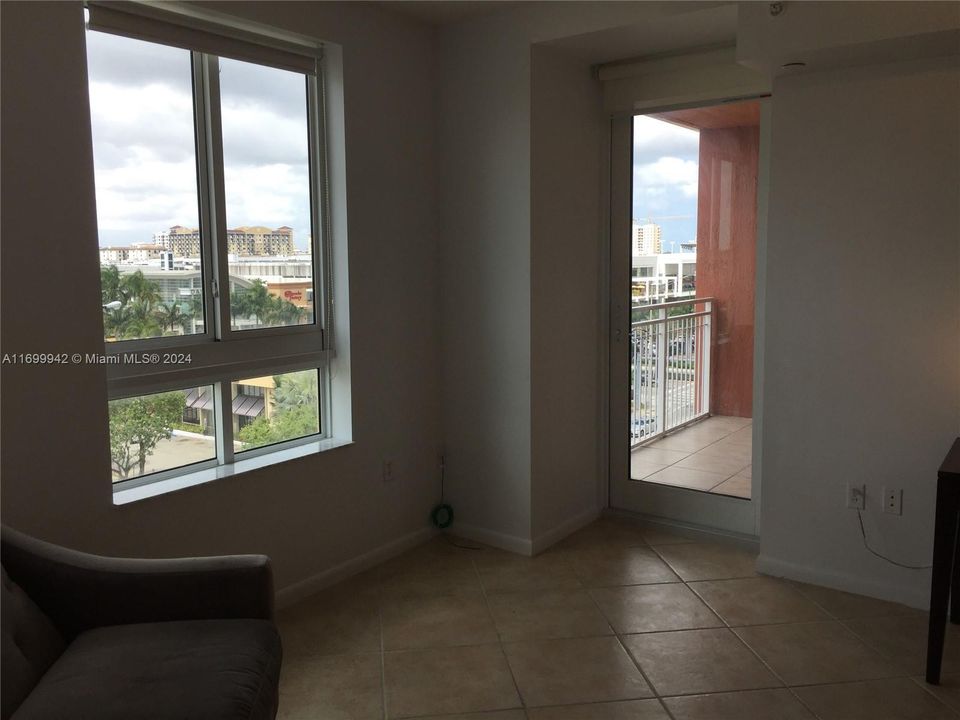 For Rent: $2,500 (1 beds, 1 baths, 777 Square Feet)