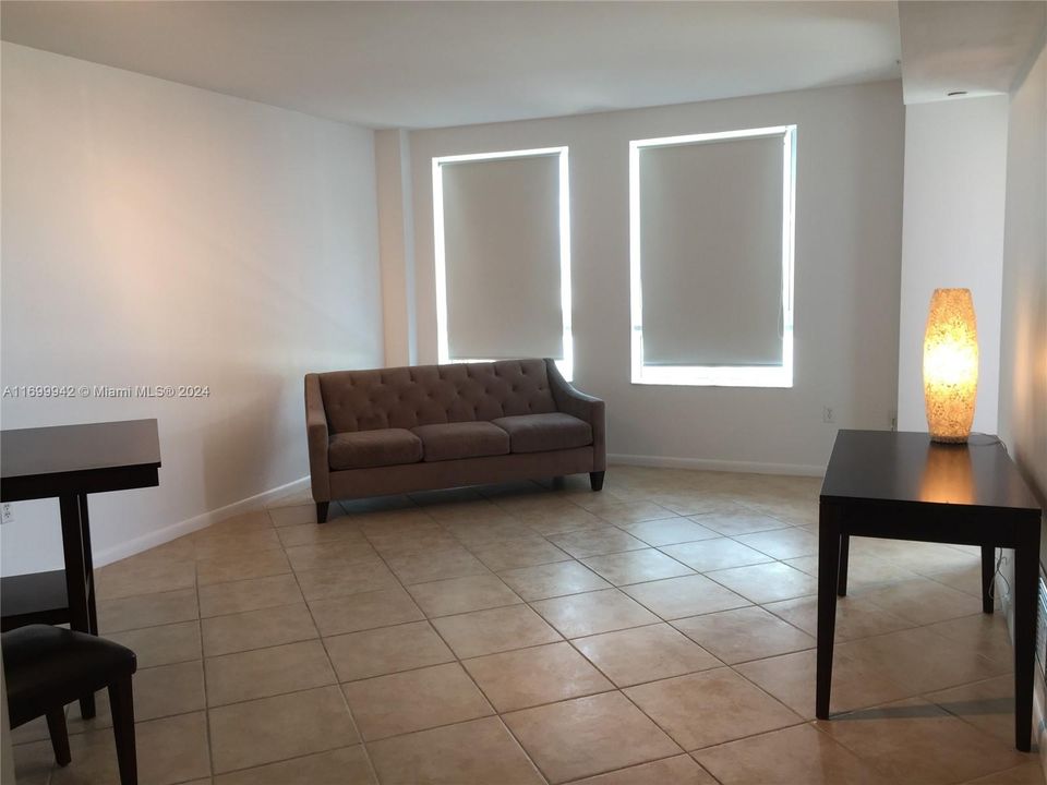 For Rent: $2,500 (1 beds, 1 baths, 777 Square Feet)