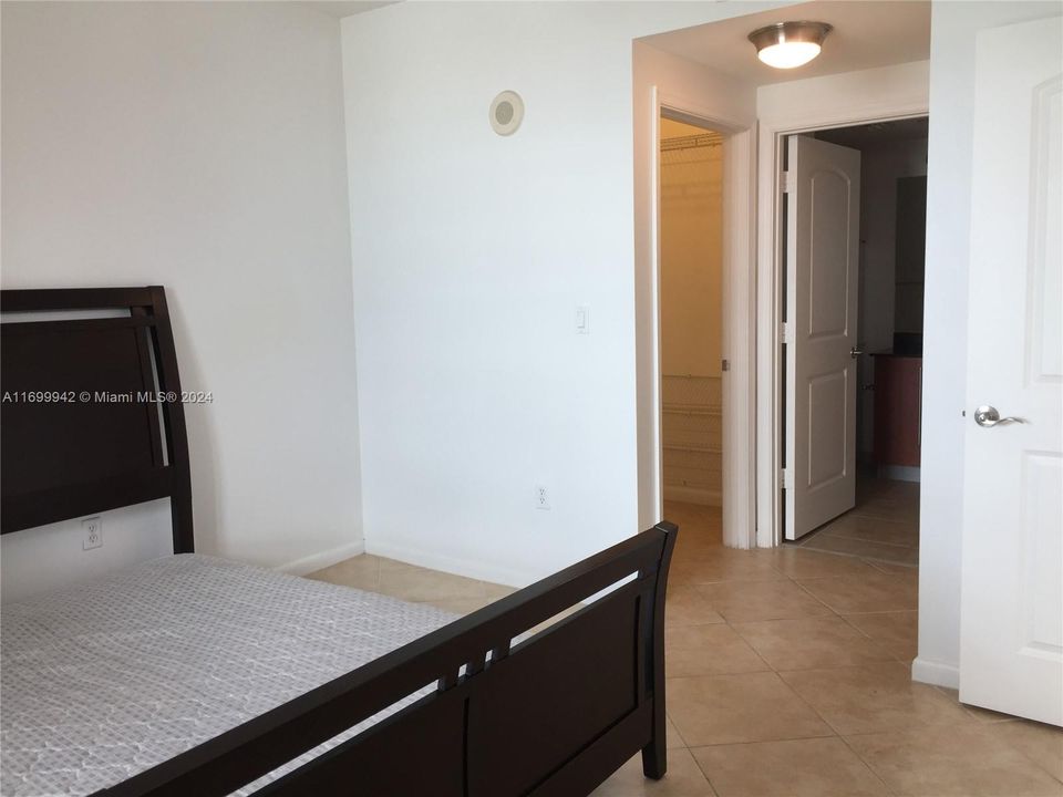 For Rent: $2,500 (1 beds, 1 baths, 777 Square Feet)