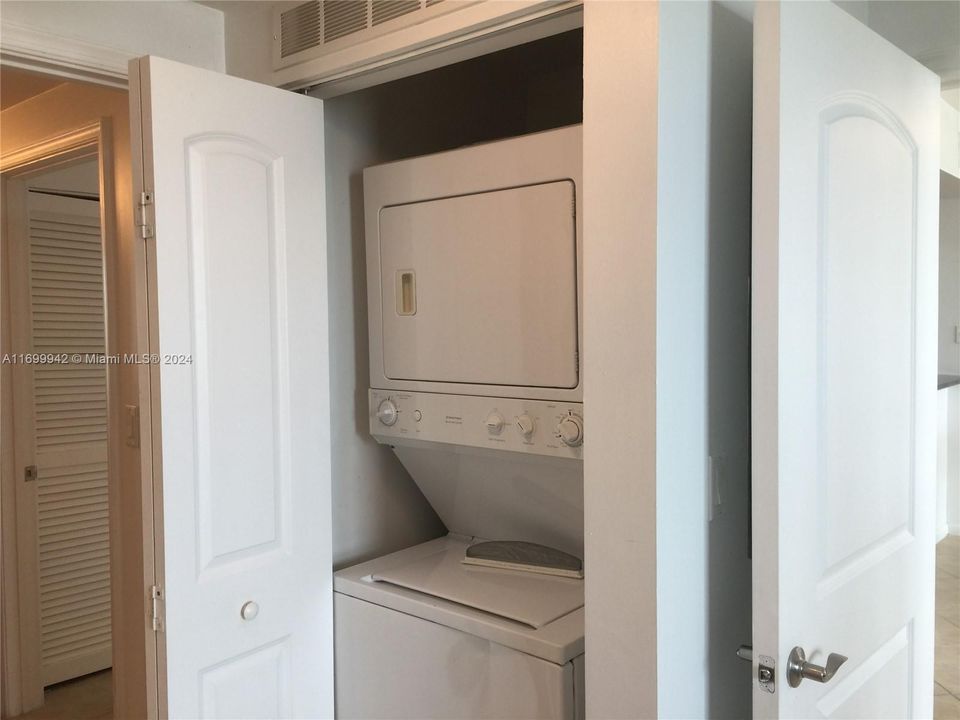 For Rent: $2,500 (1 beds, 1 baths, 777 Square Feet)