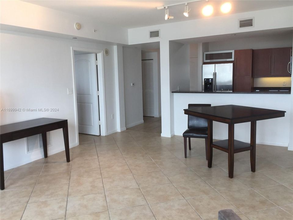 For Rent: $2,500 (1 beds, 1 baths, 777 Square Feet)