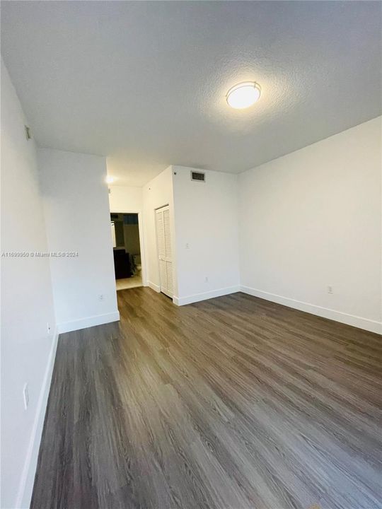 For Rent: $2,250 (1 beds, 1 baths, 700 Square Feet)