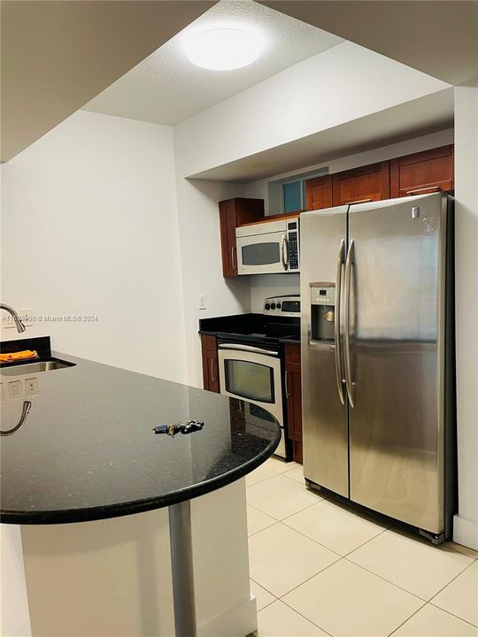 For Rent: $2,250 (1 beds, 1 baths, 700 Square Feet)