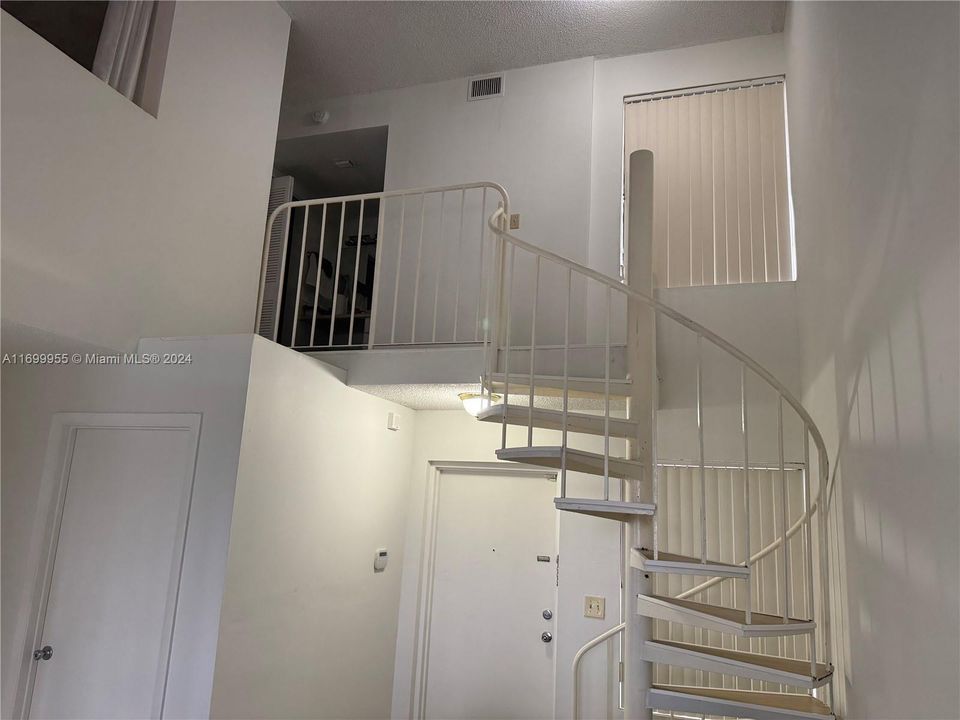 For Rent: $2,250 (2 beds, 2 baths, 1132 Square Feet)