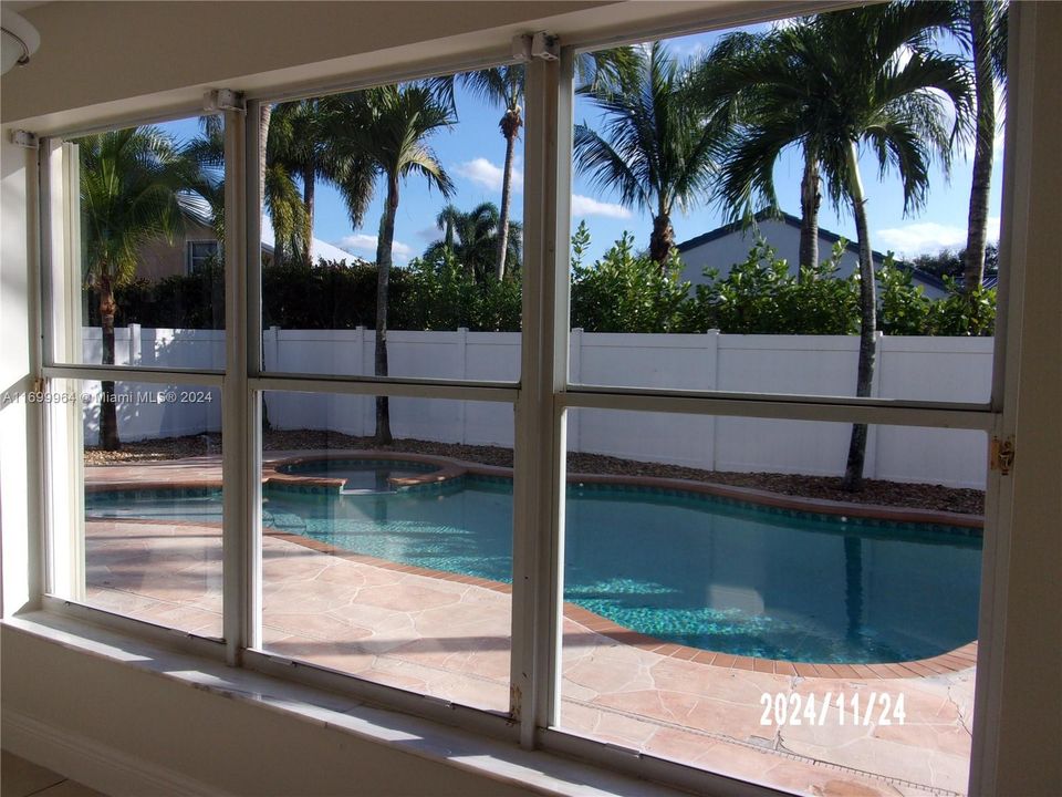 Breakfast Area View of pool