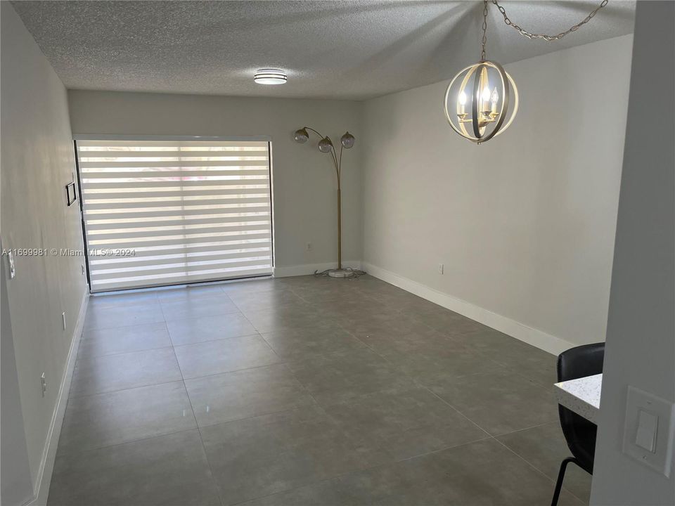 For Rent: $2,600 (2 beds, 2 baths, 921 Square Feet)