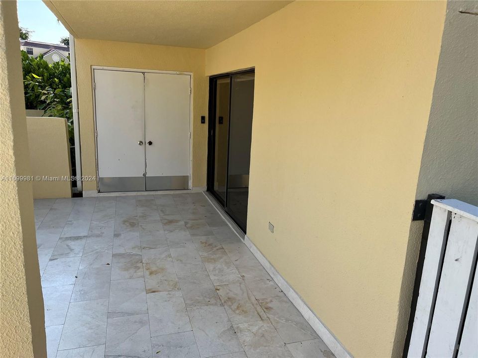 For Rent: $2,600 (2 beds, 2 baths, 921 Square Feet)