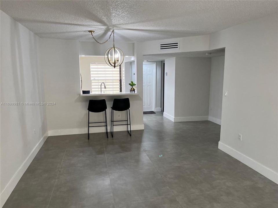 For Rent: $2,600 (2 beds, 2 baths, 921 Square Feet)