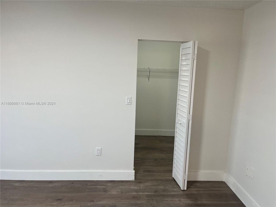 For Rent: $2,600 (2 beds, 2 baths, 921 Square Feet)