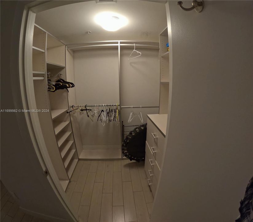 For Sale: $440,000 (1 beds, 1 baths, 802 Square Feet)