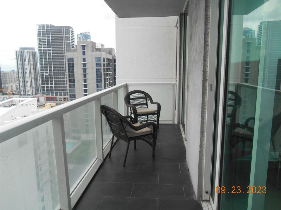 For Sale: $440,000 (1 beds, 1 baths, 802 Square Feet)