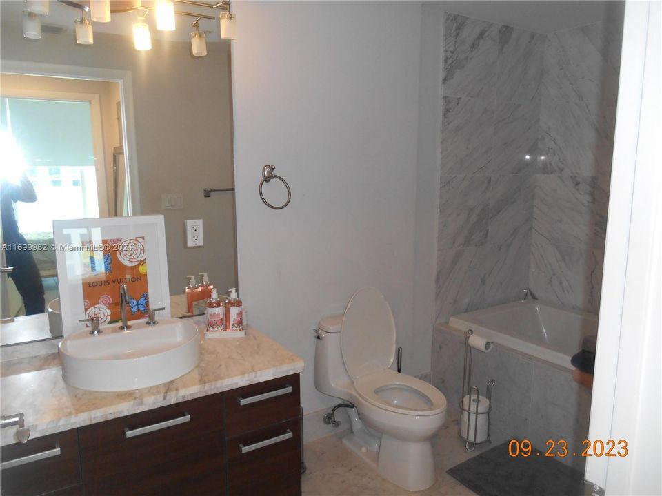 For Sale: $440,000 (1 beds, 1 baths, 802 Square Feet)