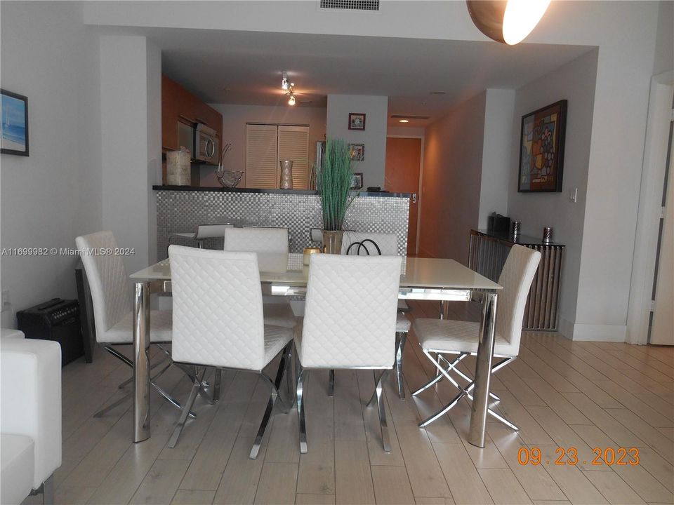 For Sale: $440,000 (1 beds, 1 baths, 802 Square Feet)