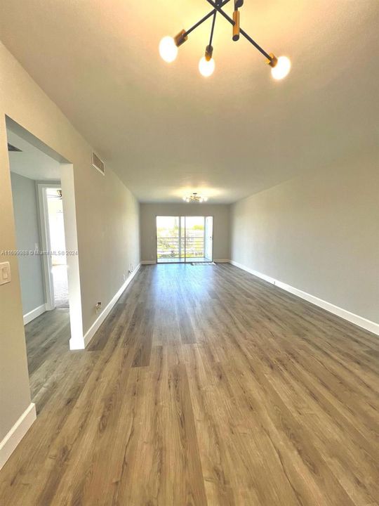 For Sale: $299,000 (2 beds, 2 baths, 1198 Square Feet)