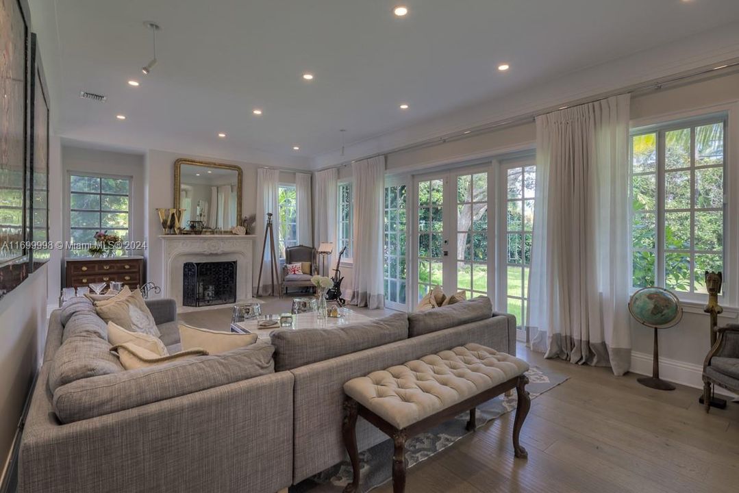 Недавно арендовано: $14,000 (5 спален, 5 ванн, 5141 Квадратных фут)