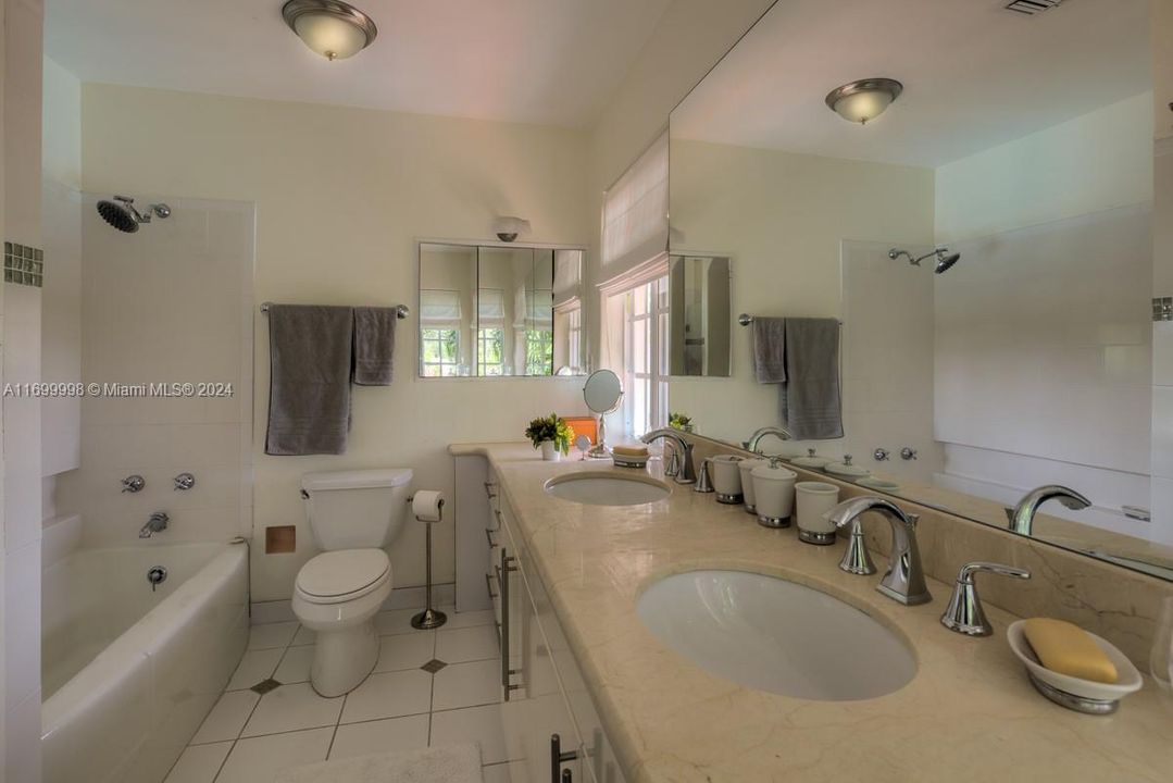 Недавно арендовано: $14,000 (5 спален, 5 ванн, 5141 Квадратных фут)