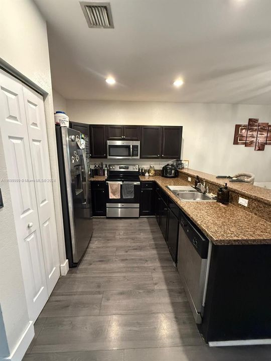 For Sale: $350,000 (2 beds, 2 baths, 1224 Square Feet)