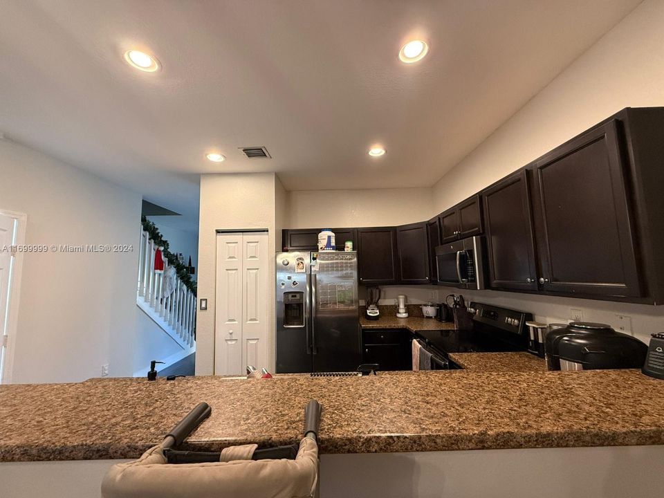 For Sale: $350,000 (2 beds, 2 baths, 1224 Square Feet)