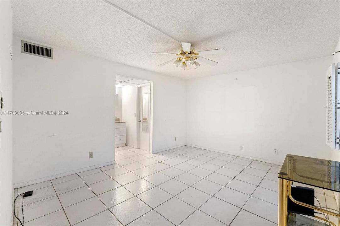 For Sale: $155,000 (2 beds, 2 baths, 1025 Square Feet)