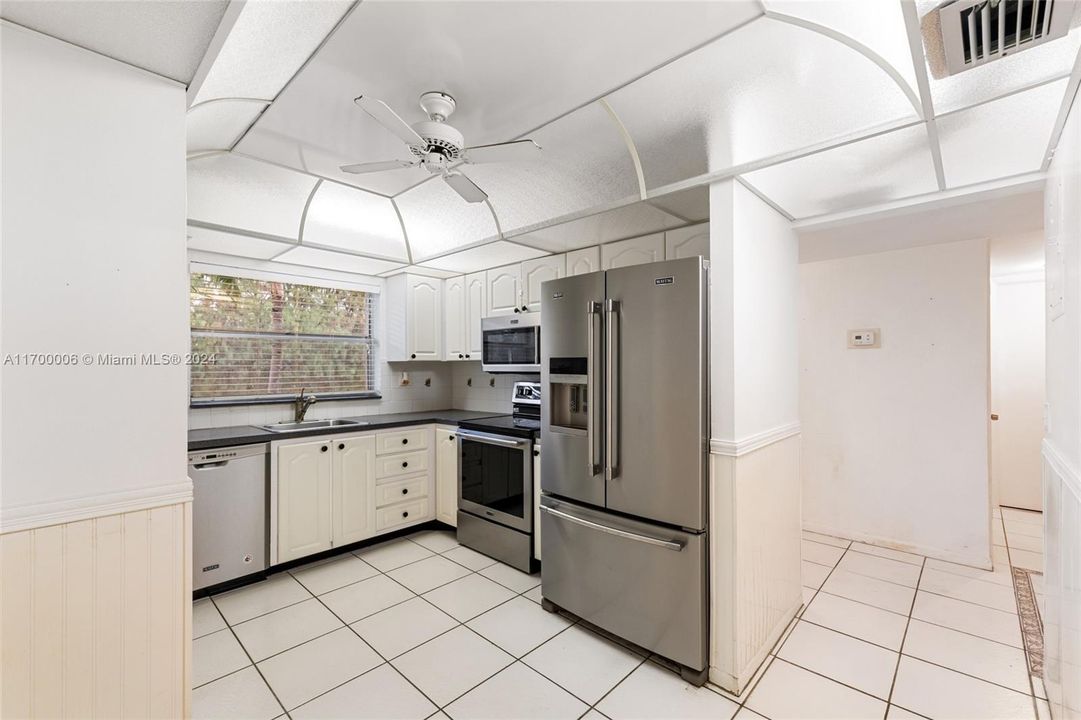 For Sale: $155,000 (2 beds, 2 baths, 1025 Square Feet)