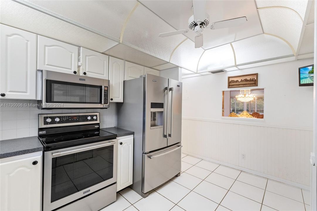 For Sale: $155,000 (2 beds, 2 baths, 1025 Square Feet)