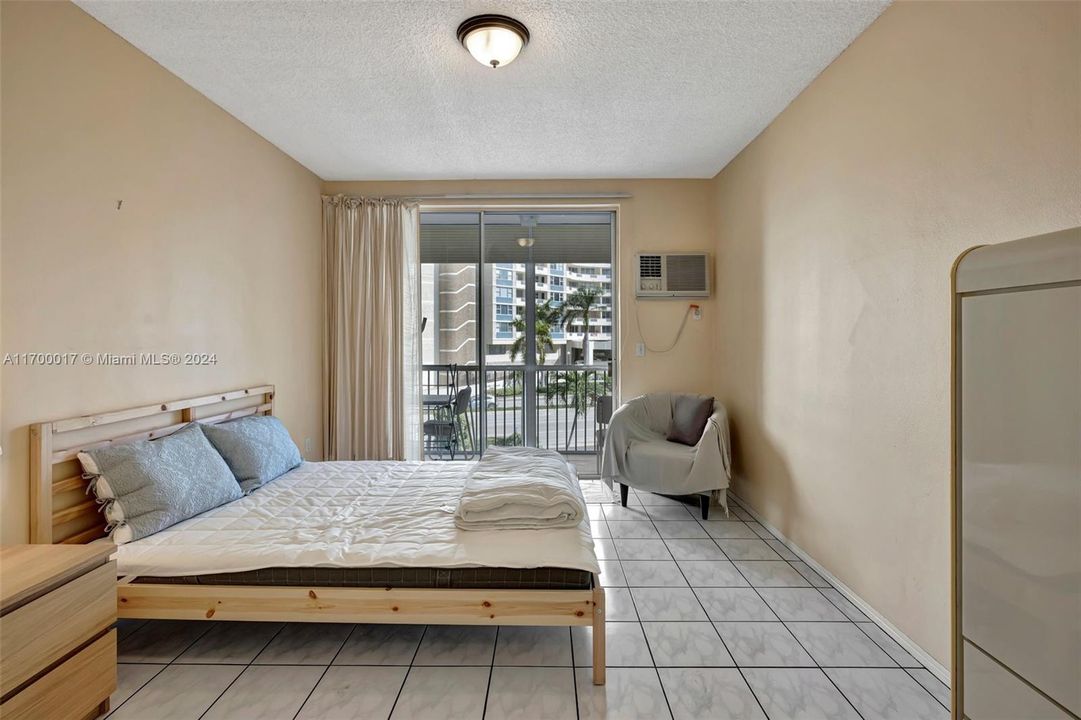 For Rent: $2,000 (1 beds, 1 baths, 811 Square Feet)