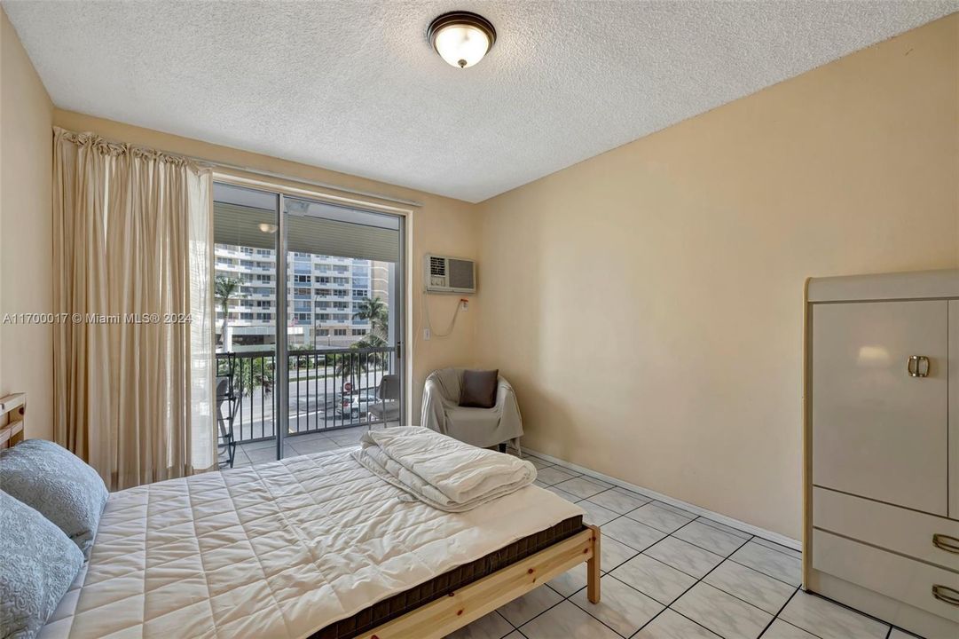 For Rent: $2,000 (1 beds, 1 baths, 811 Square Feet)