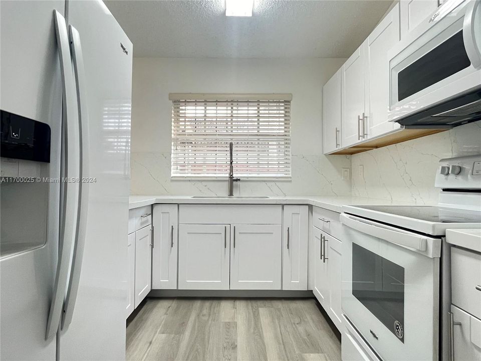 For Rent: $2,650 (2 beds, 2 baths, 900 Square Feet)