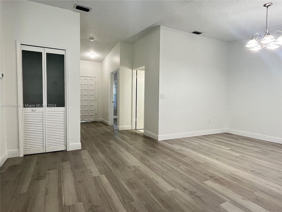 For Rent: $2,650 (2 beds, 2 baths, 900 Square Feet)