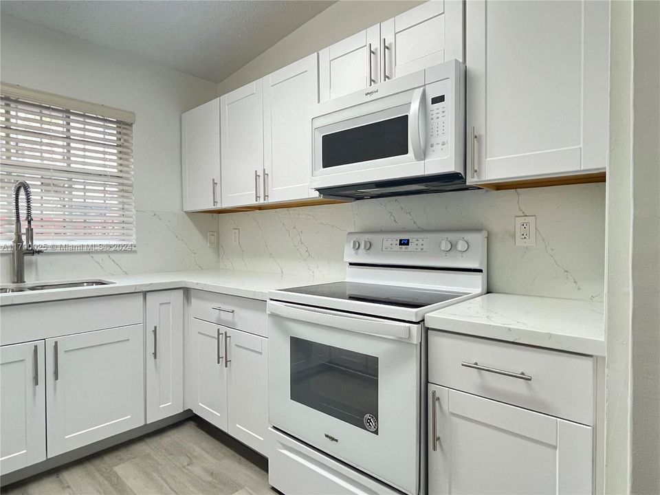 For Rent: $2,650 (2 beds, 2 baths, 900 Square Feet)