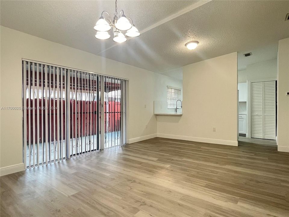 For Rent: $2,650 (2 beds, 2 baths, 900 Square Feet)