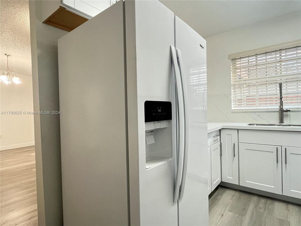 For Rent: $2,650 (2 beds, 2 baths, 900 Square Feet)