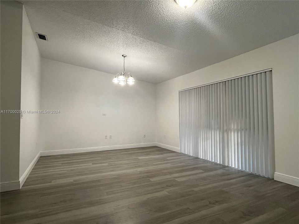 For Rent: $2,650 (2 beds, 2 baths, 900 Square Feet)