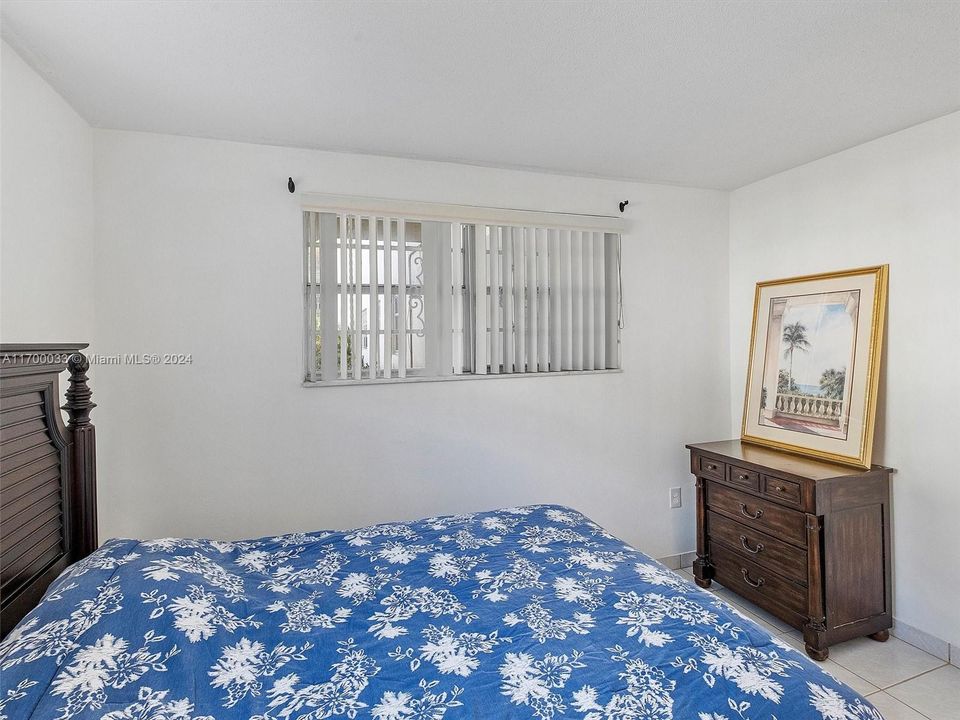 For Sale: $130,000 (2 beds, 1 baths, 883 Square Feet)