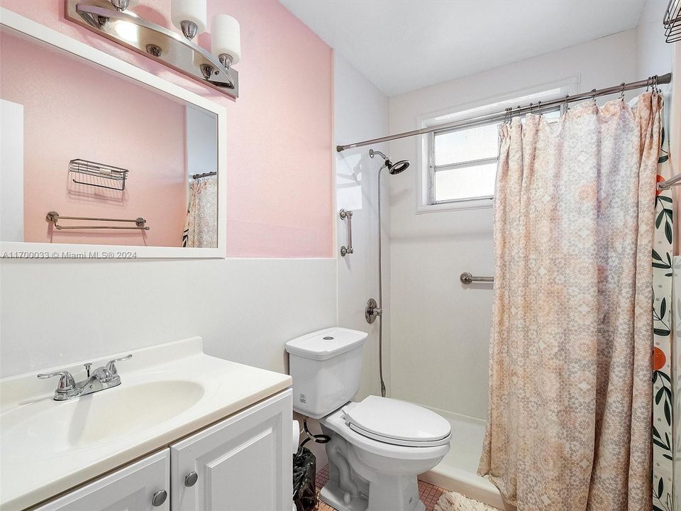 For Sale: $130,000 (2 beds, 1 baths, 883 Square Feet)