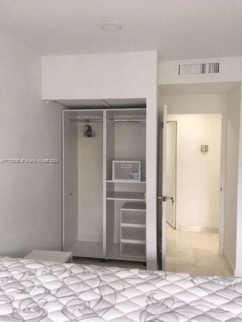 For Rent: $2,900 (1 beds, 1 baths, 787 Square Feet)