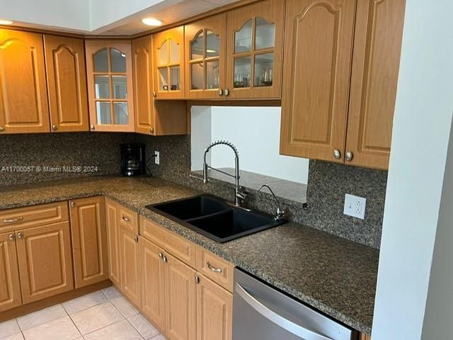 For Rent: $2,500 (2 beds, 2 baths, 1192 Square Feet)